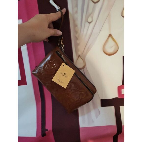 Nwt Patricia Nash brown clutch